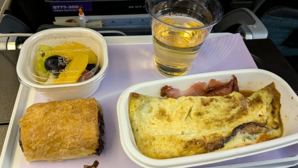 AKL発ニュージーランド航空機内食2